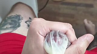 Jacking OFF WITH A CONDOM - MY Fresh ONLYFANS LKINGSBR1